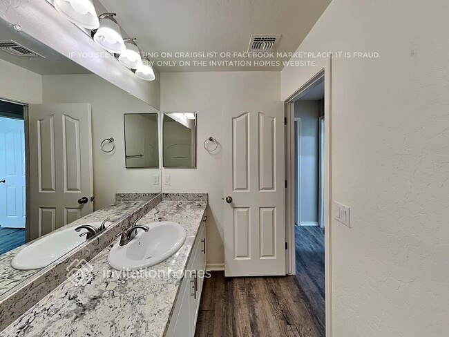 Building Photo - 1991 W Sunshine Butte Dr