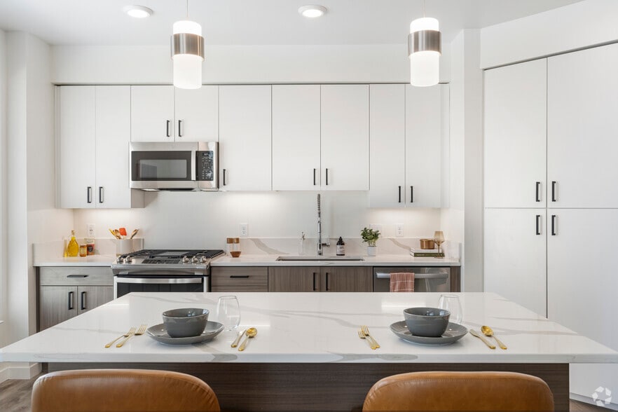 Primary Photo - Halcyon Apartments