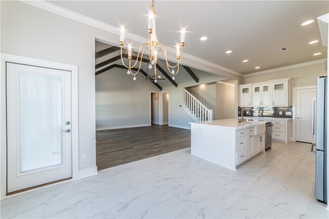 Building Photo - 6417 S 62nd St