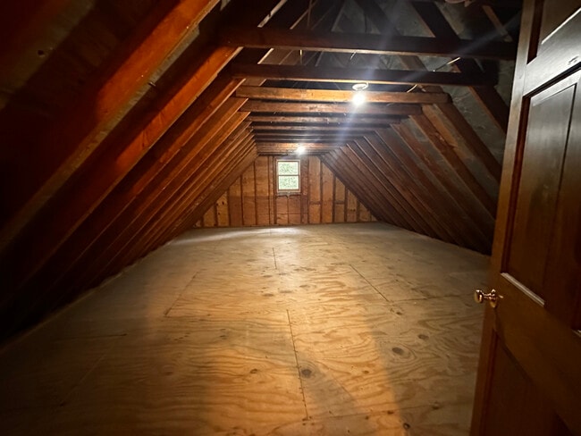 Building Photo - 6 Crescent St