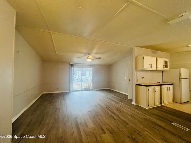 Building Photo - 1605 Ridge Dr