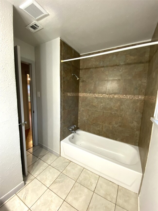 Building Photo - 315 S 3rd St