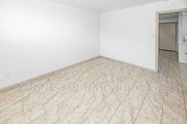 Building Photo - 728 Darina Ave