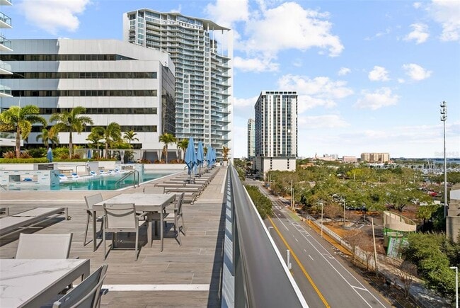 Building Photo - 301 1st St S