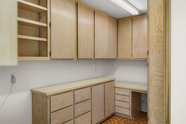 Building Photo - 5901 E Cactus Wren Rd