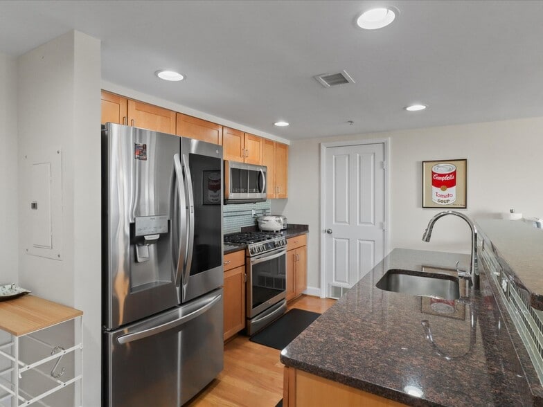 Building Photo - 1220 N Fillmore St