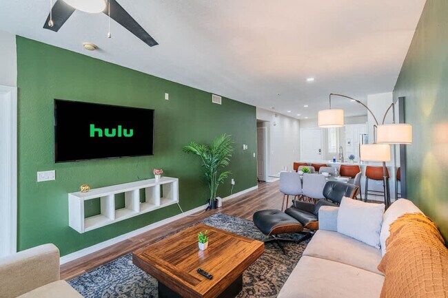 Building Photo - 1275 E University Dr