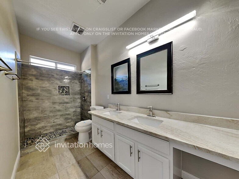 Building Photo - 686 E Colt Ct