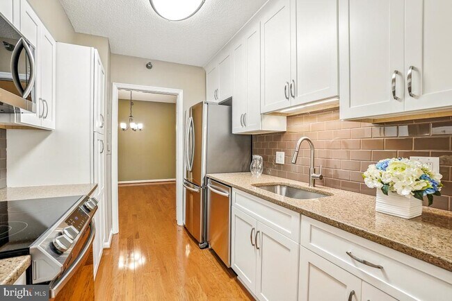 Building Photo - 14809 Pennfield Cir