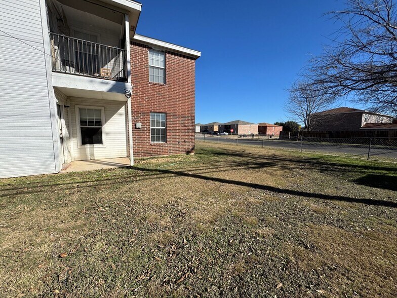 Building Photo - 3400 Cantabrian Dr