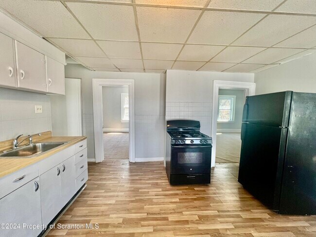 Primary Photo - 310 Oak St