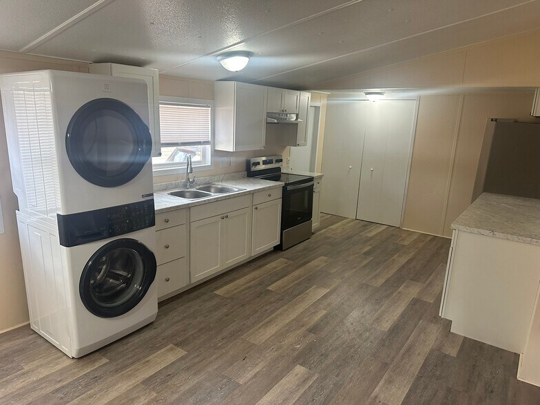 Building Photo - 1221 N Valrico Rd