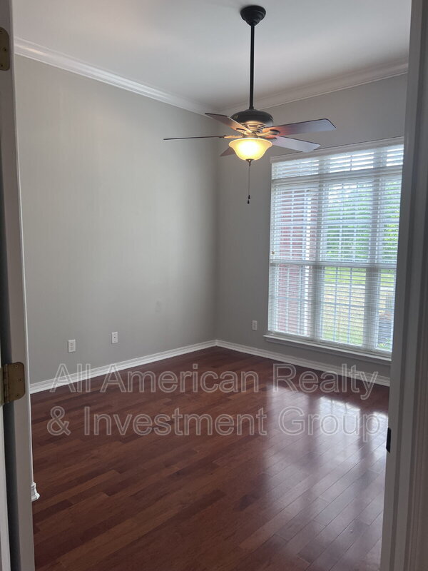 Building Photo - 105 Par Ct