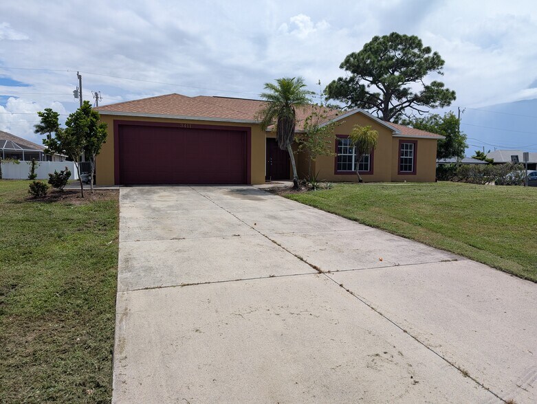 Building Photo - 3411 Chiquita Blvd S