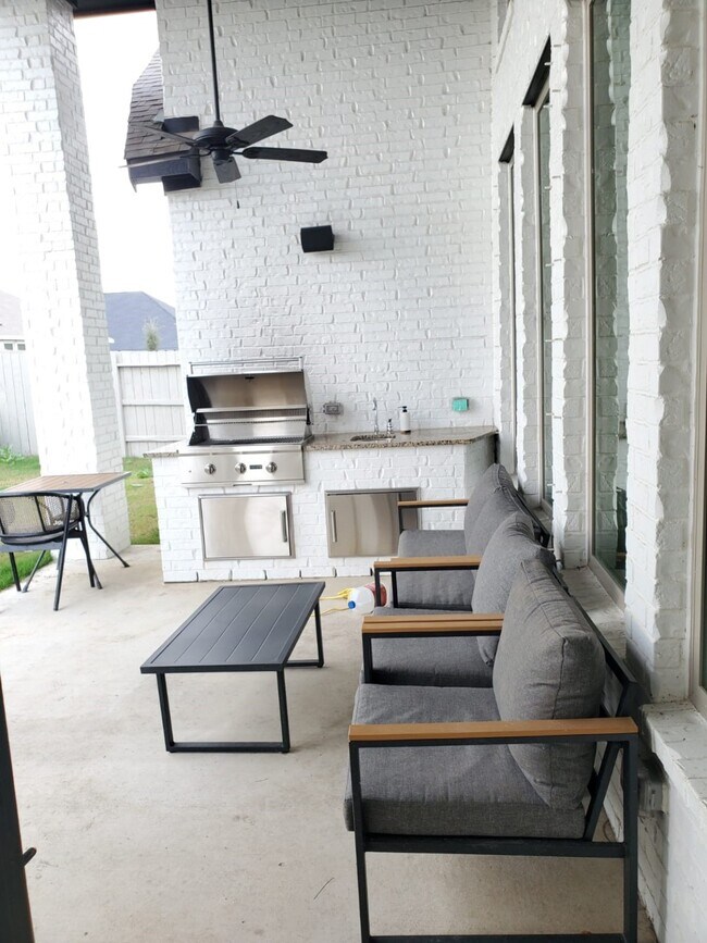 Building Photo - 2406 Pear Blossom Ln