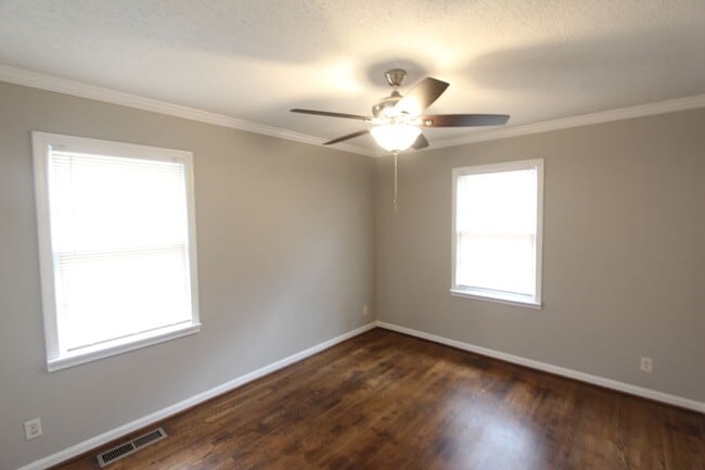 Building Photo - 3 Bedroom, 1.5 Bath! New on the Market and Newly Renovated! Better Hurry!!