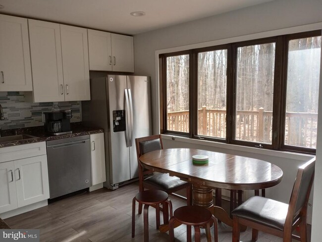 Building Photo - 276 Paxinos Dr