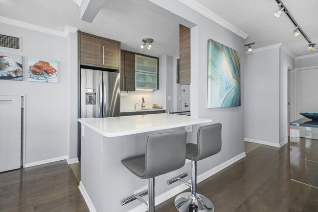 Building Photo - 111 W Maple St