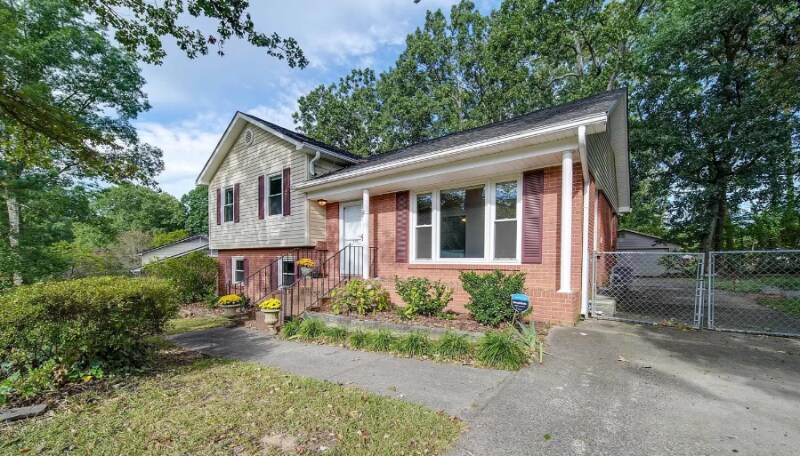 Building Photo - 730 Pineborough Rd