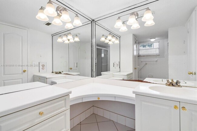 Building Photo - 1700 NE 191st St