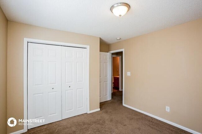 Building Photo - 10305 Cadogan Dr, Indianapolis, IN 46236