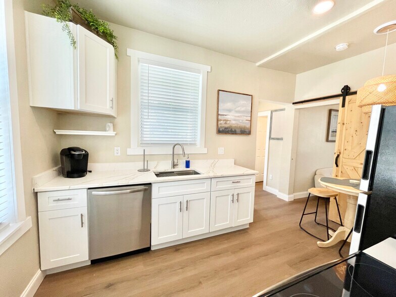 Building Photo - 7700 Boca Ciega Dr