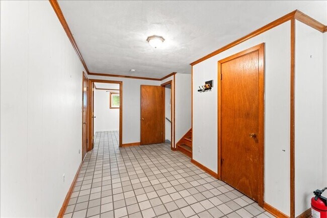 Building Photo - 821 Country Club Rd