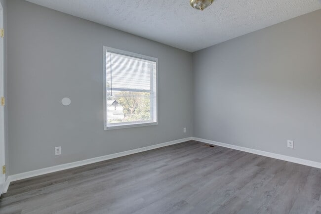 Building Photo - For Rent - Four-Bedroom Two-Bathroom Home Available NOW!