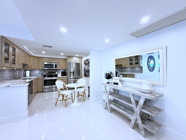 Building Photo - 3546 S Ocean Blvd