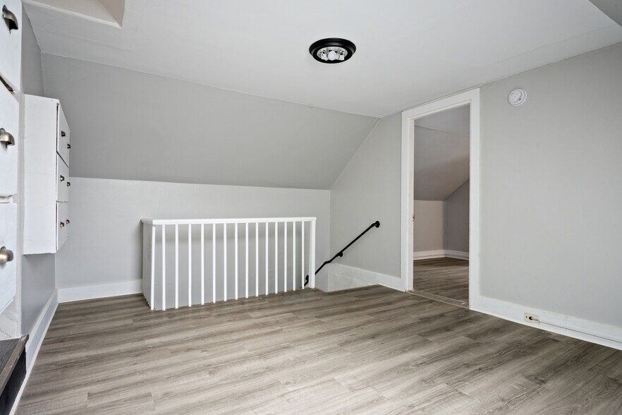 Building Photo - 135 Cedar St