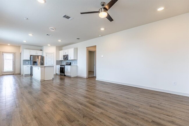 Building Photo - 305 Fairfax Ave