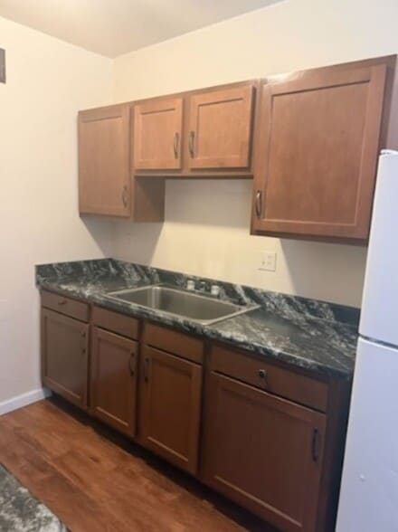 Building Photo - 1518 E Hedrick Dr