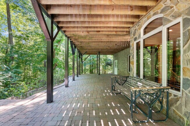 Building Photo - Luxurious 5-Bed Sanctuary with Scenic View...