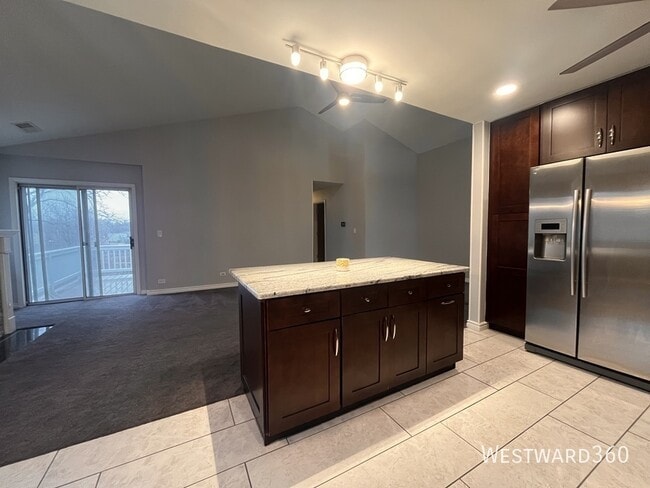 Building Photo - 1587 Stonehill Ct