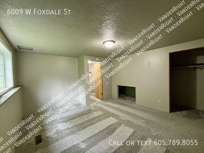 Building Photo - 6009 W Foxdale St