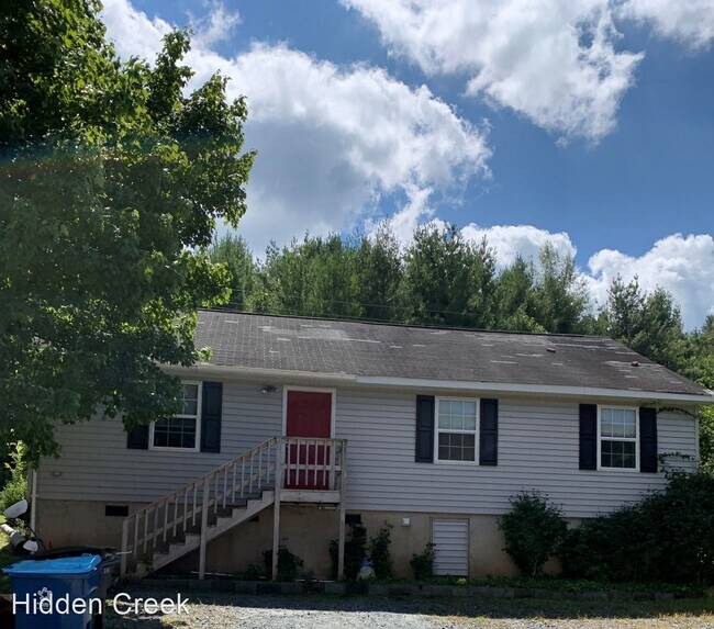 3 br, 2 bath House 718 Poplar Grove Road 718 Poplar Grove Rd Boone
