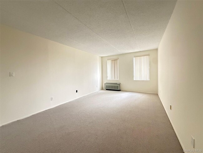 Building Photo - 175 Maple Ave