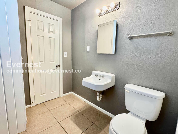 Building Photo - 917 S Urbana Ave