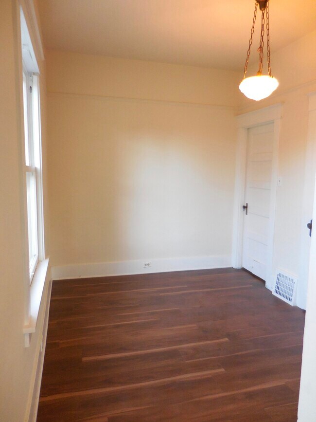 2nd main floor bedroom - 4626 N Mullen St