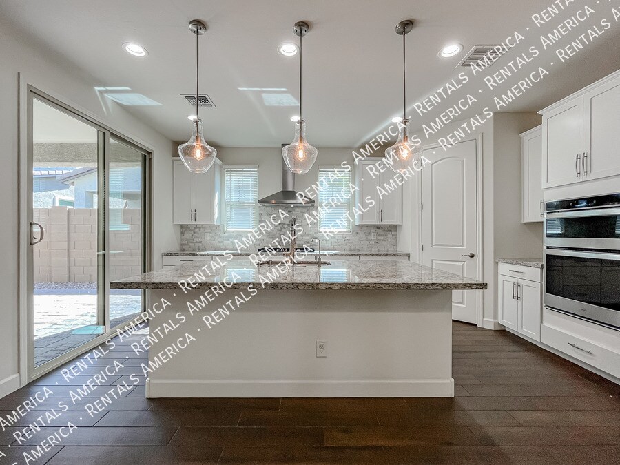 Building Photo - 657 W Browning Pl