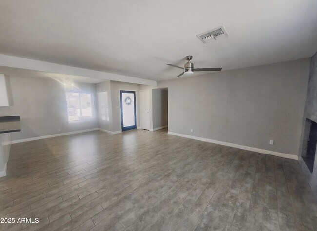 Building Photo - 8826 E Altadena Ave