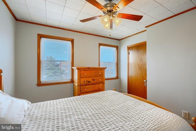 Building Photo - 6905 Bank St