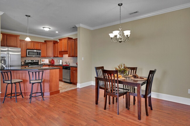 Building Photo - 2401 Dovedale Ct