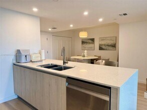 Building Photo - 2 bedroom in North Miami FL 33181