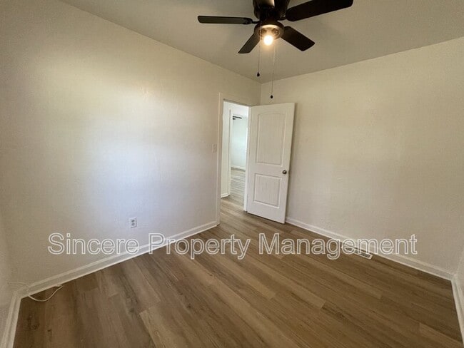 Building Photo - 2023 NW 40th St