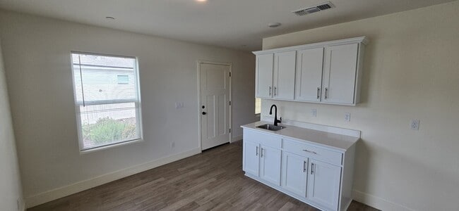 Building Photo - Atwater 5 Bedroom 3.5 Bathroom Home
