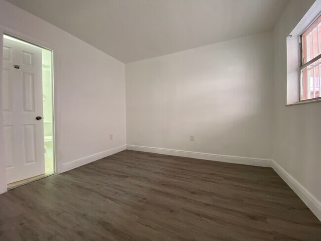 Building Photo - 19851 SW 114th Ave