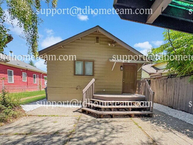 Building Photo - "Charming 3-Bed Home with 2 Baths in the Heart of Kent – 1,310 Sq Ft of Comfort!"