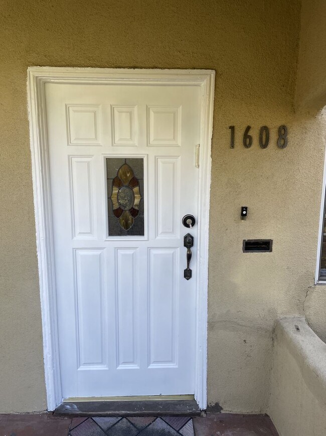 Building Photo - Private Single Family Home in Central Quie...