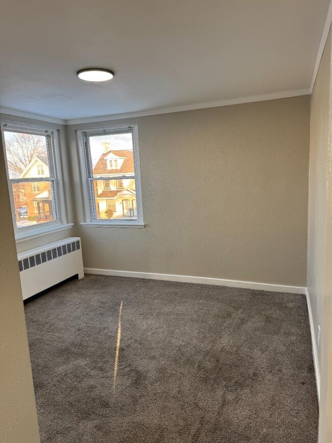 Building Photo - 525 14th Ave